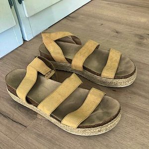 Universal Thread Strappy Yellow Platform Sandals Size 10